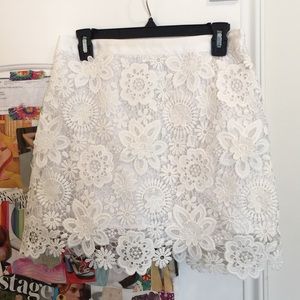 Floral embroidery style white mini skirt.